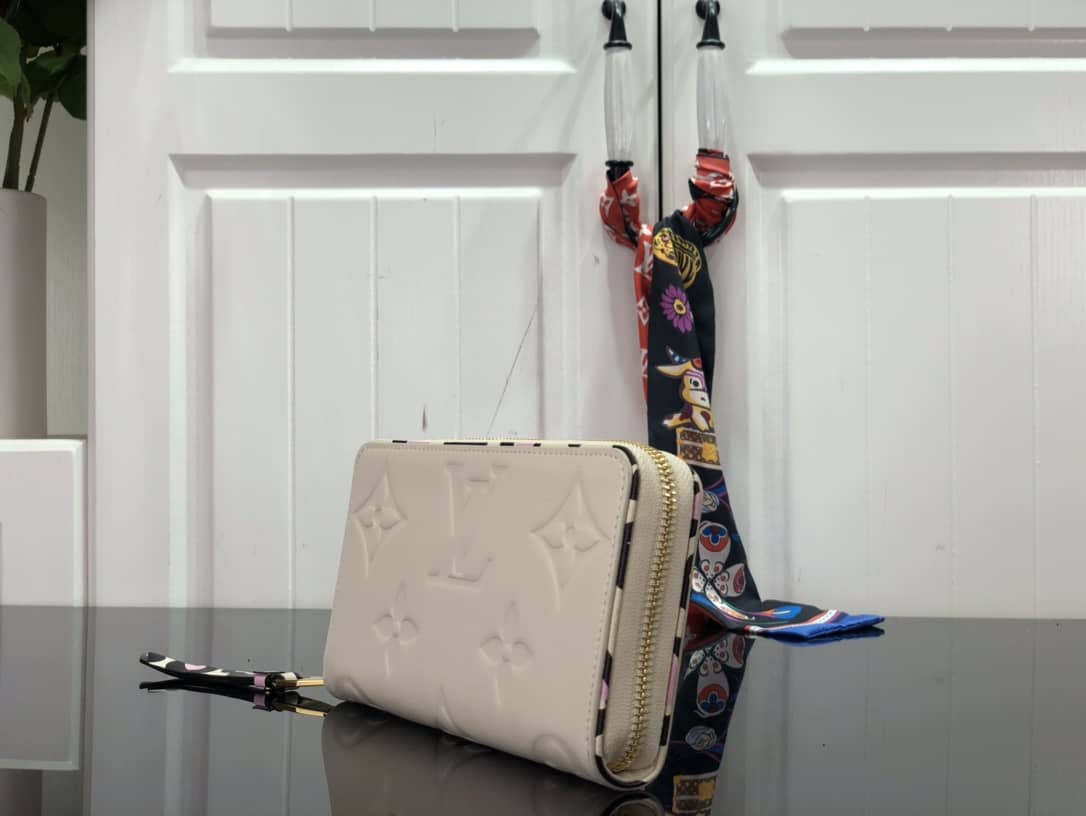 L0vis Vvtt0n Monogram Empreinte Leather with Animal-Print Zippy Wallet Replica White M80680