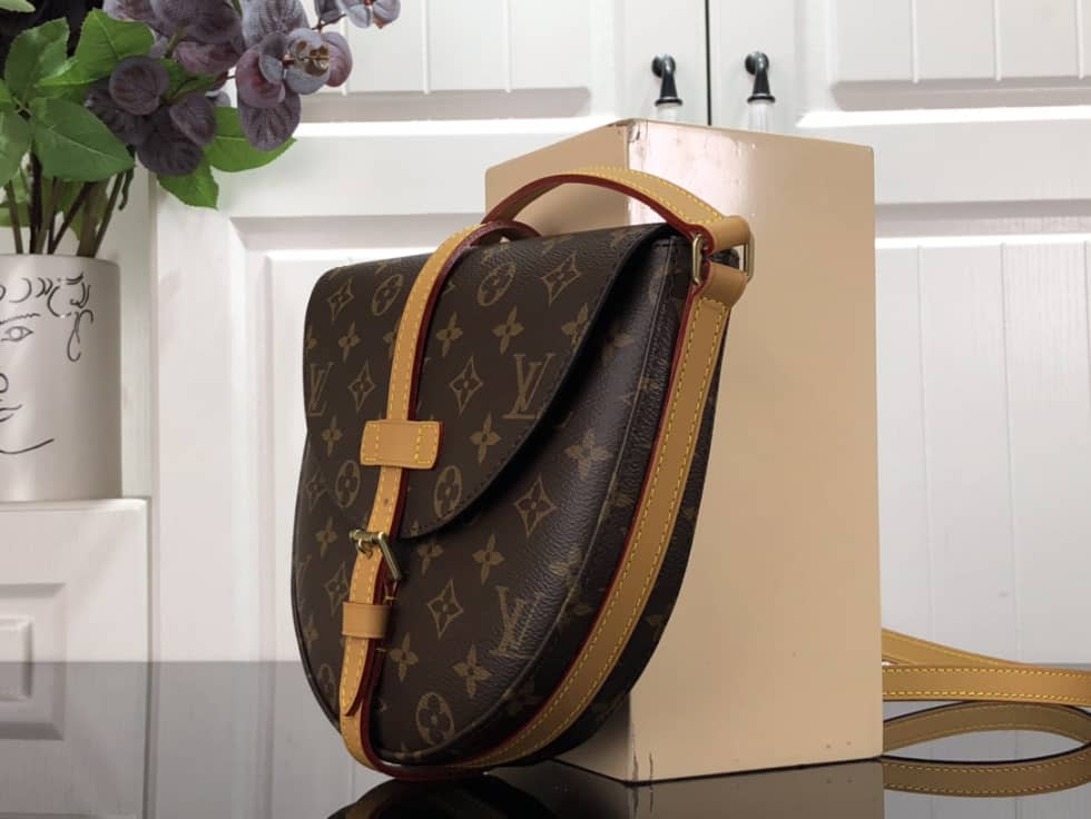 L0vis Vvtt0n Monogram Chantilly MM M51233 Replica Crossbody Bag