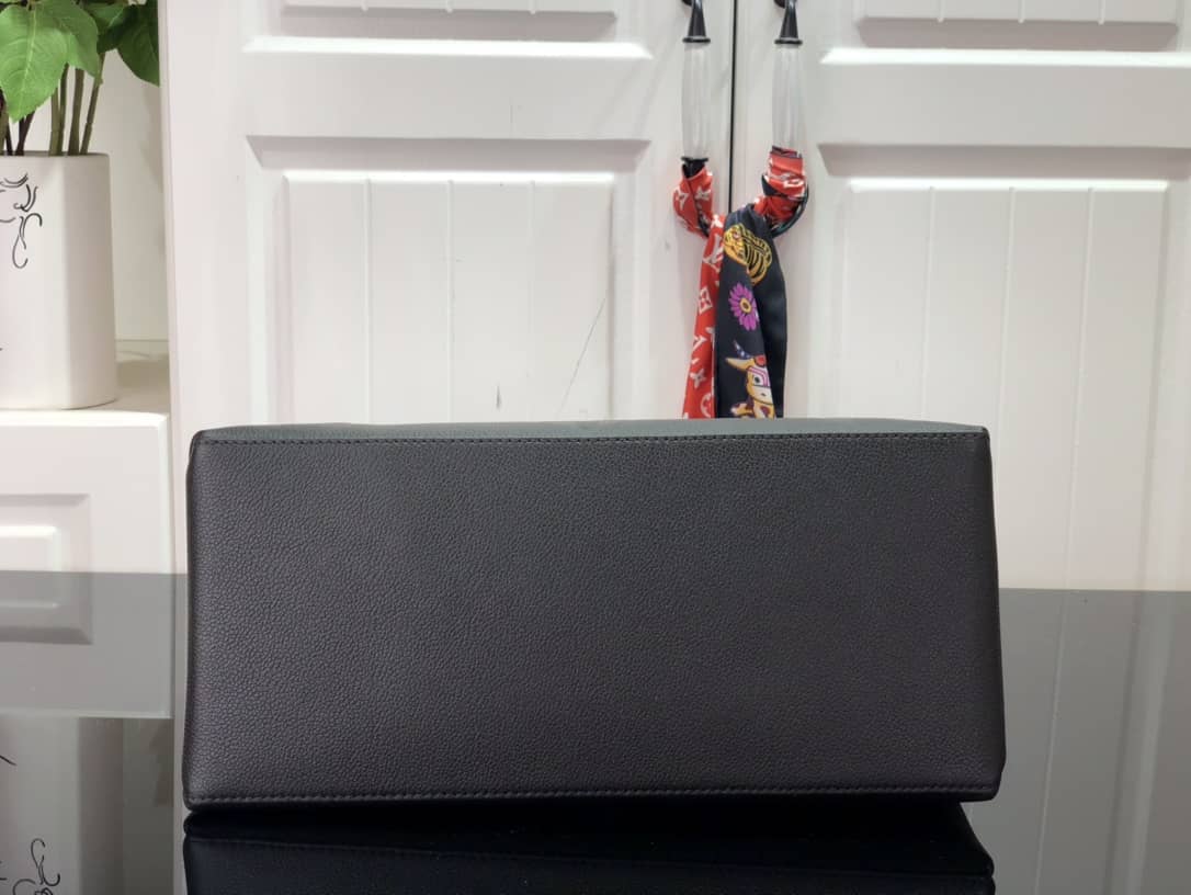 L0vis Vvtt0n Grand Palais Monogram Empreinte Bag Replica Black M45811