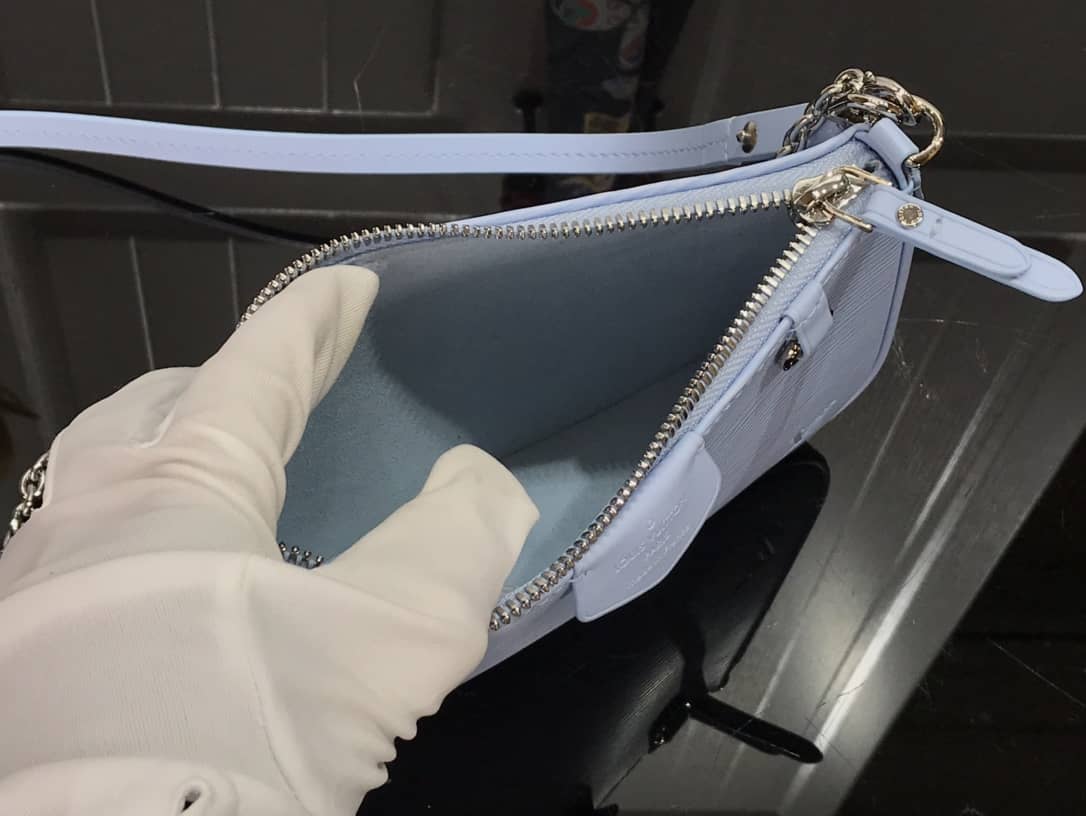 L0vis Vvtt0n Epi Easy Pouch On Strap Replica Bag Blue M80471