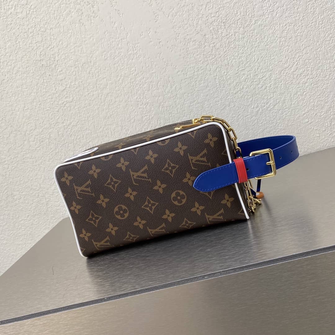 L0vis Vvtt0n NBA Monogram Cloakroom Dopp Kit Replica Bag M45588