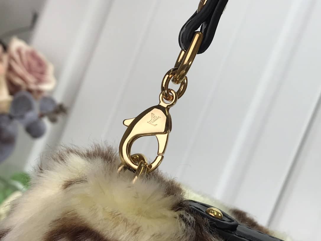 L0vis Vvtt0n Mink Monogram Vision Milla PM Pochette