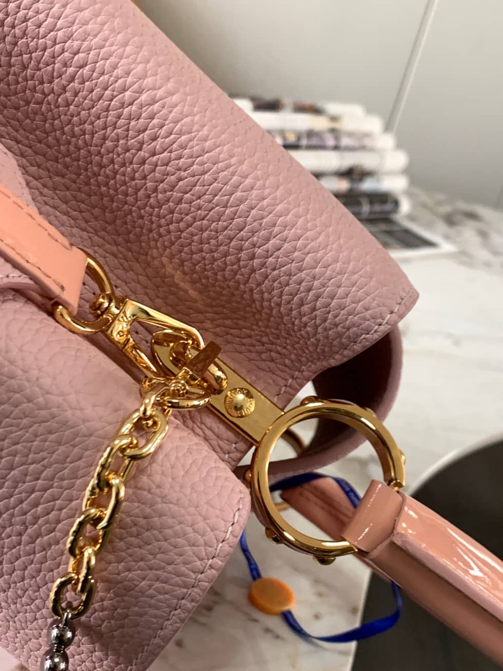 L0vis Vvtt0n Capucines MM Pink M59209 Replica Crossbody Bag