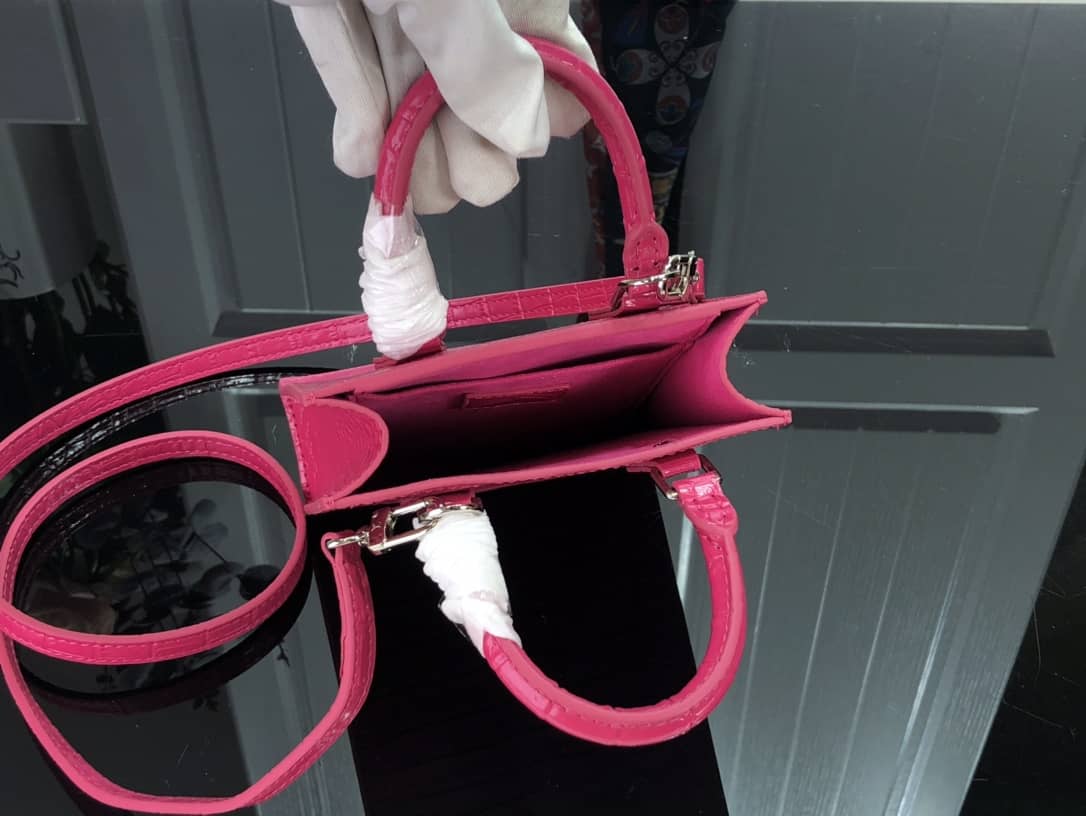 L0vis Vvtt0n Petit Sac Plat Flat Shoulder Bag Pink Replica M80169