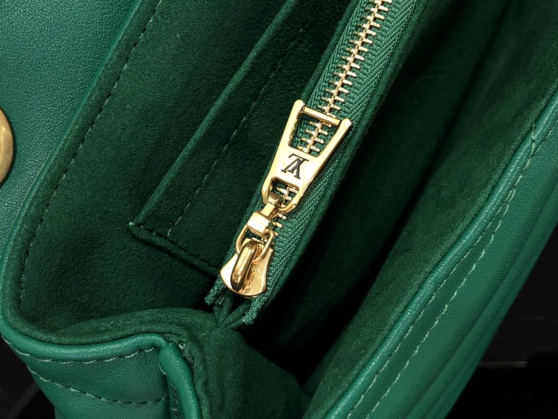 L0vis Vvtt0n New Wave Chain Replica Bag H24 Green M58552