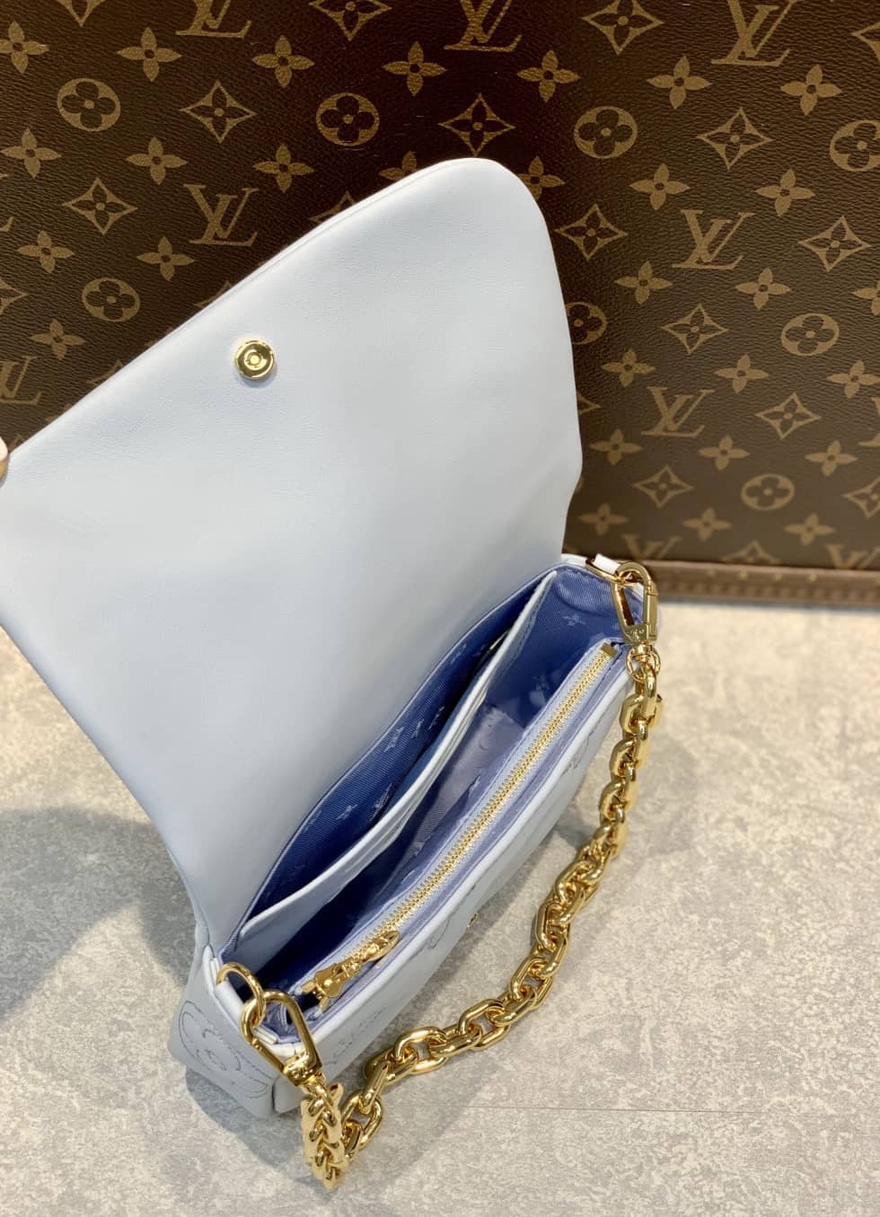 L0vis Vvtt0n Wallet On Strap Bubblegram Blue Glacier M81399 Replica