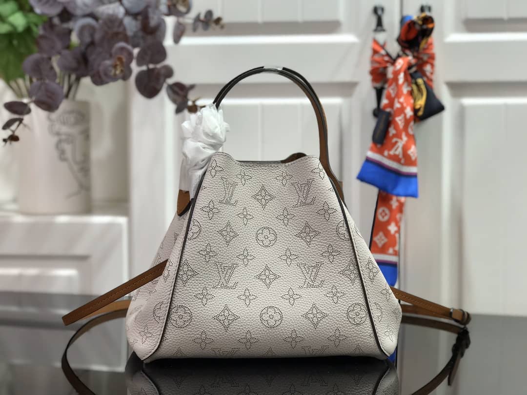 L0vis Vvtt0n Mahina Hina PM Leather Tote Replica White M54353