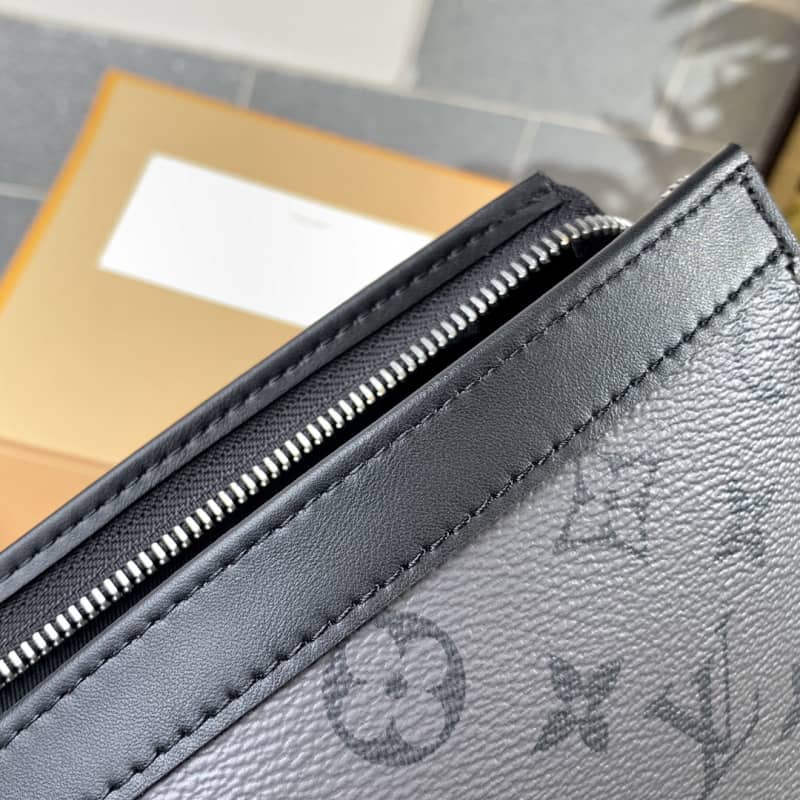 L0vis Vvtt0n Monogram Eclipse Reverse Replica Pochette Voyage M69535