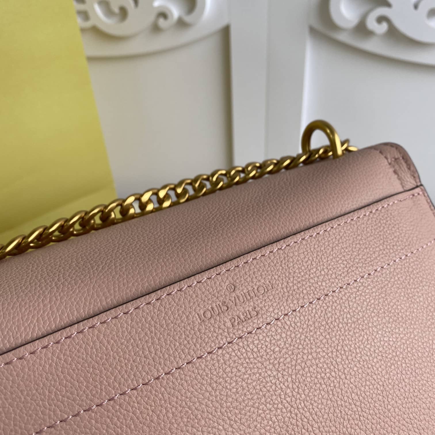 L0vis Vvtt0n Lockme Chain PM Replica Bag Pink M57073