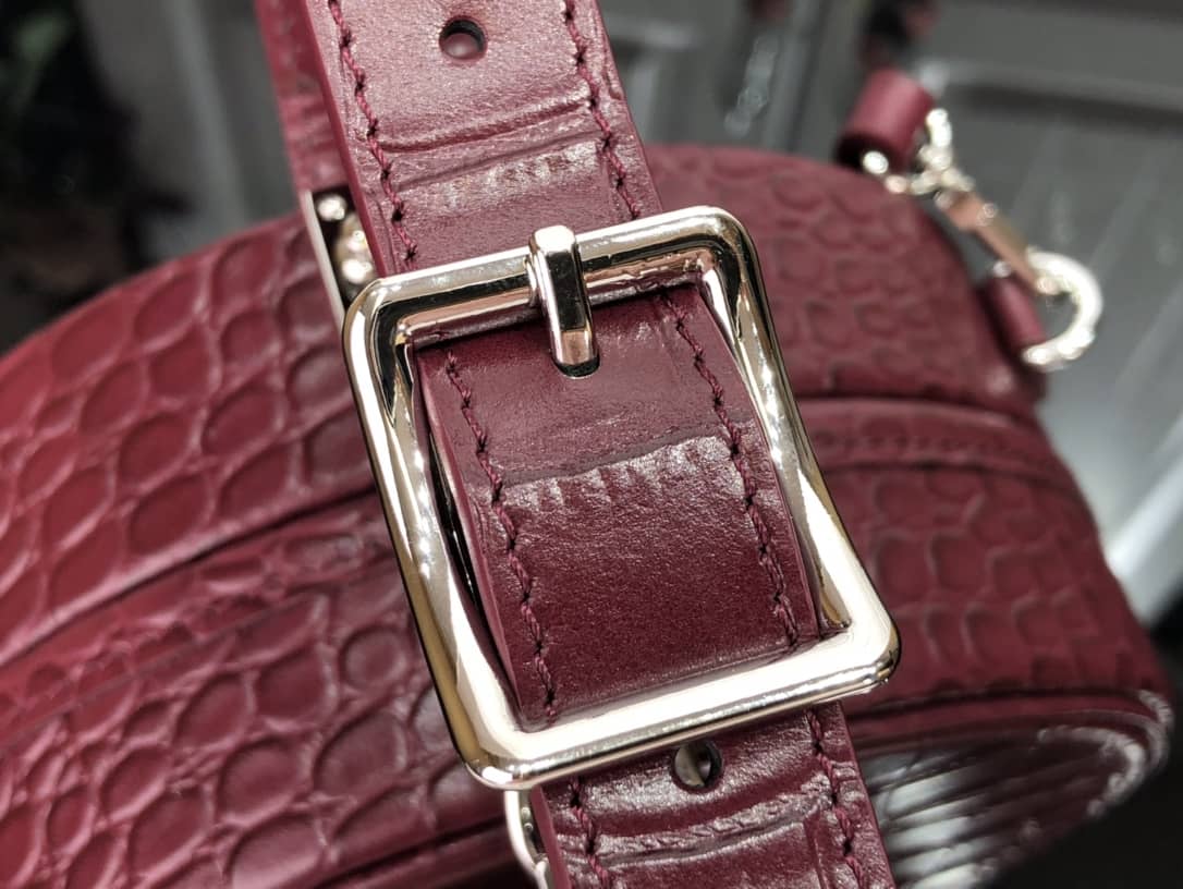L0vis Vvtt0n Petite Boite Chapeau Crocodilien Brillant Replica Bag Red N93597
