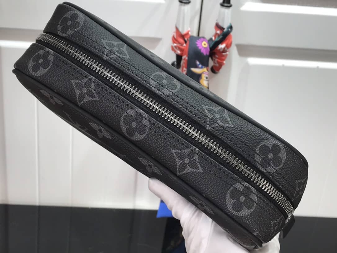 L0vis Vvtt0n Monogram Eclipse Toiletry Pouch M483384