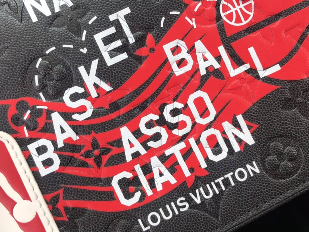 L0vis Vvtt0n NBA Studio Messenger Basketball Bag Replica M58498