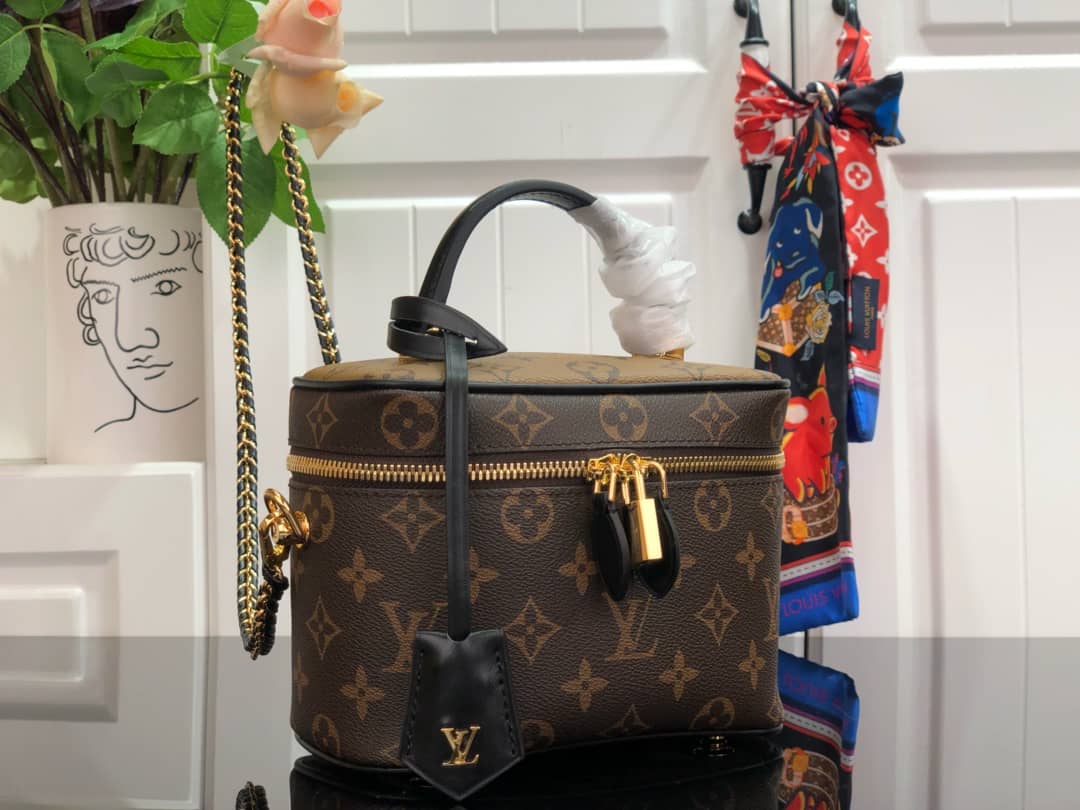 L0vis Vvtt0n Monogram Reverse Canvas Vanity PM M45165 Replica