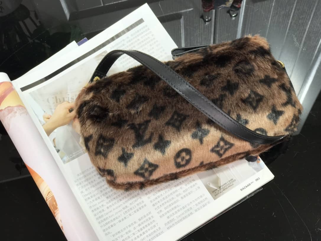 L0vis Vvtt0n Mink Monogram Vision Milla MM Pochette