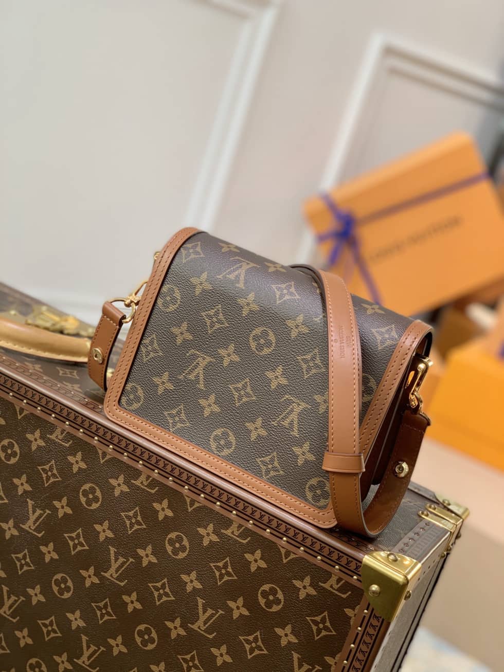 L0vis Vvtt0n Monogram Reverse Mini Dauphine M44580 Replica Crossbody Bag