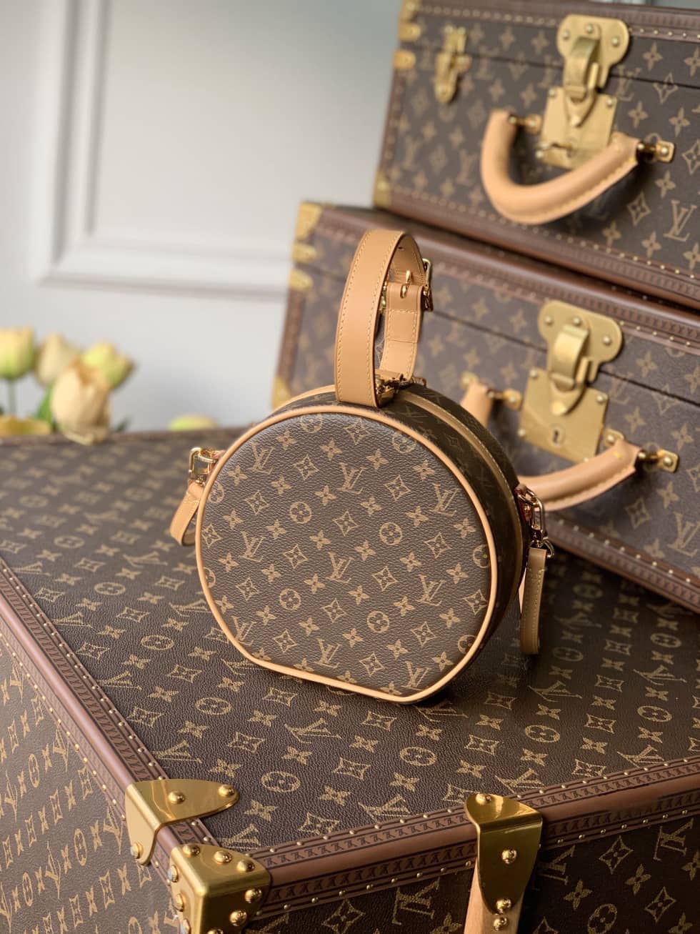 Best Replica L0vis Vvtt0n Monogram Petite Boite Chapeau PM M43514 Replica Crossbody Bag(ColaReps)