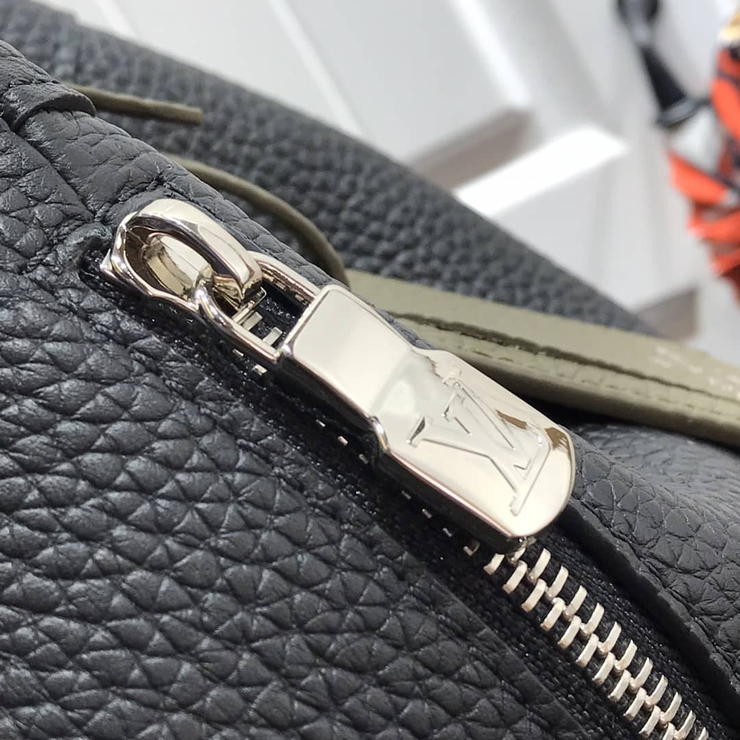 L0vis Vvtt0n Noe Replica Backpack Black Taurillon Leather M55171