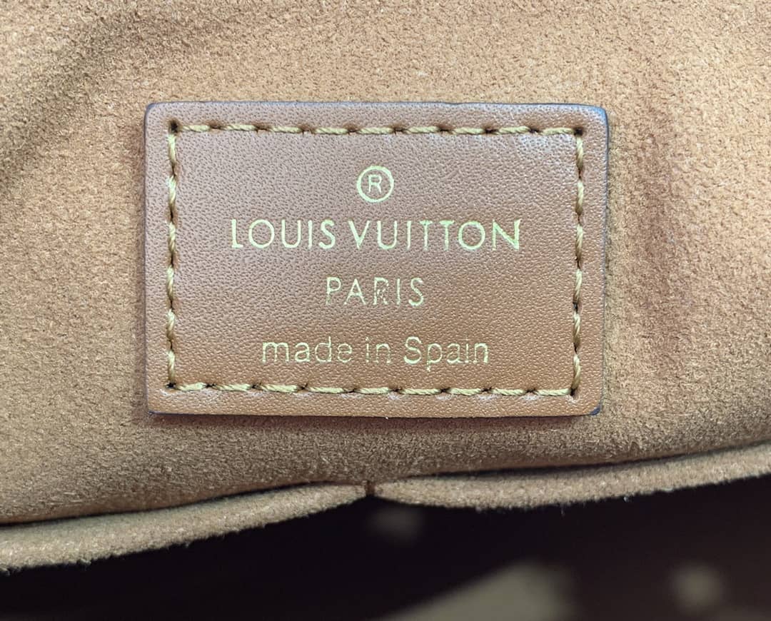 L0vis Vvtt0n Monogram Canvas Soufflot MM Replica Bag M44817