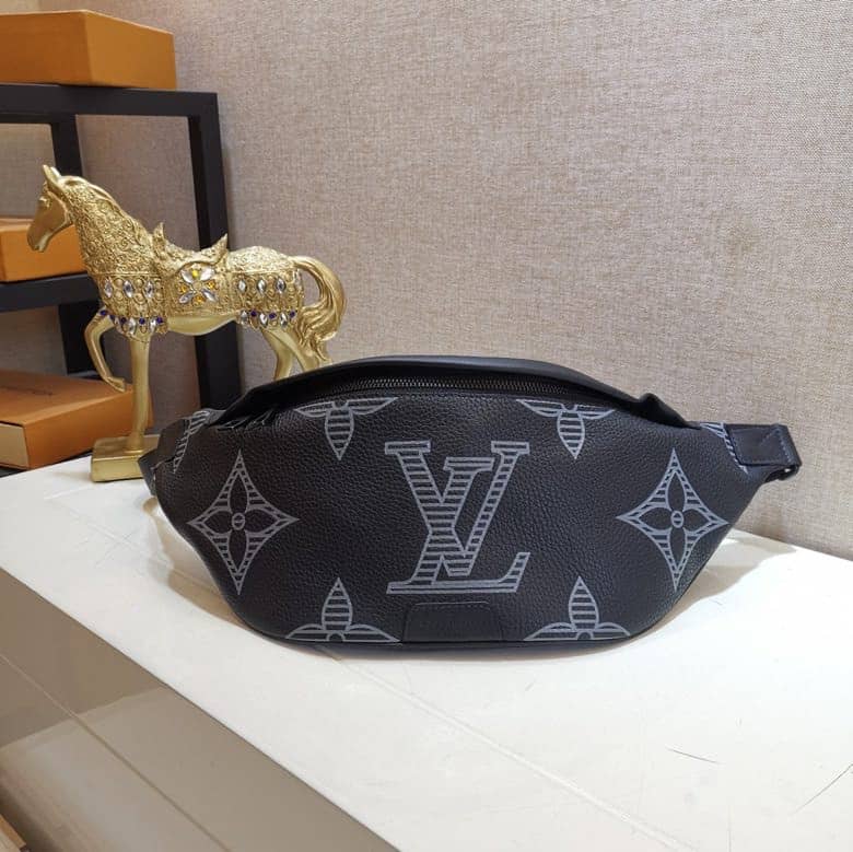 LV Bum Bag Dupe Giant Monogram Discovery NM Replica Body Bag M57289