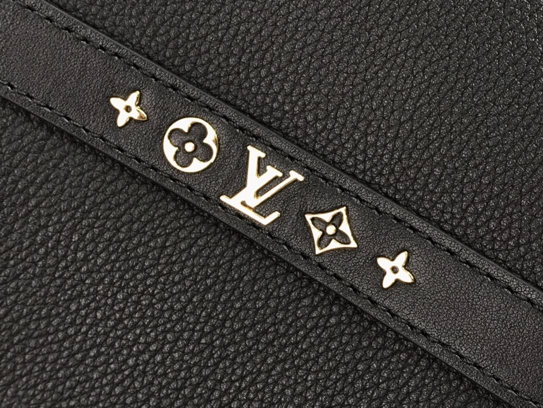 L0vis Vvtt0n Cruiser PM Calfskin Leather Replica Bag Black M57934