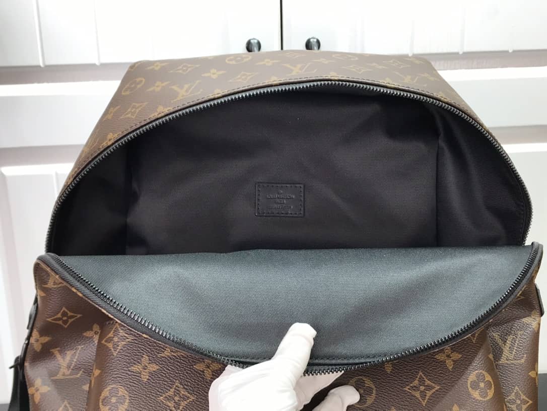 L0vis Vvtt0n Monogram Yellow Logo Discovery Replica Backpack M57965