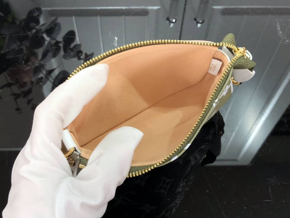 L0vis Vvtt0n Monogram Empreinte Leather Mini Pochette Accessoires M81284 Replica
