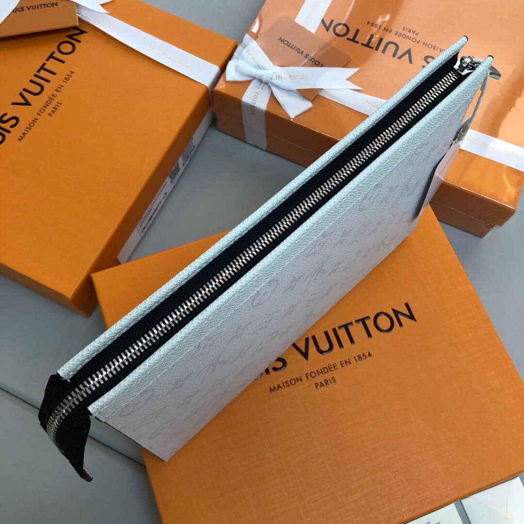 L0vis Vvtt0n Monogram Eclipse Canvas Replica Pochette Voyage MM White M61692