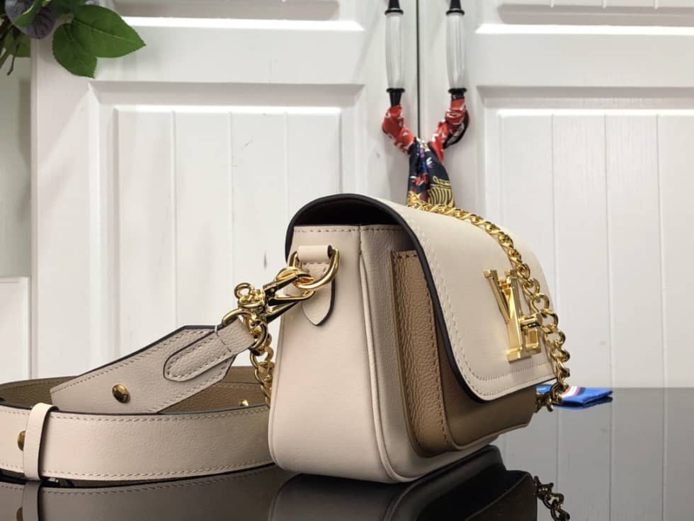 L0vis Vvtt0n Lockme Tender White M59984 Replica Crossbody Bag