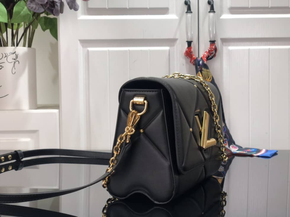 L0vis Vvtt0n Twist MM Leather M59029 Replica Crossbody Bag