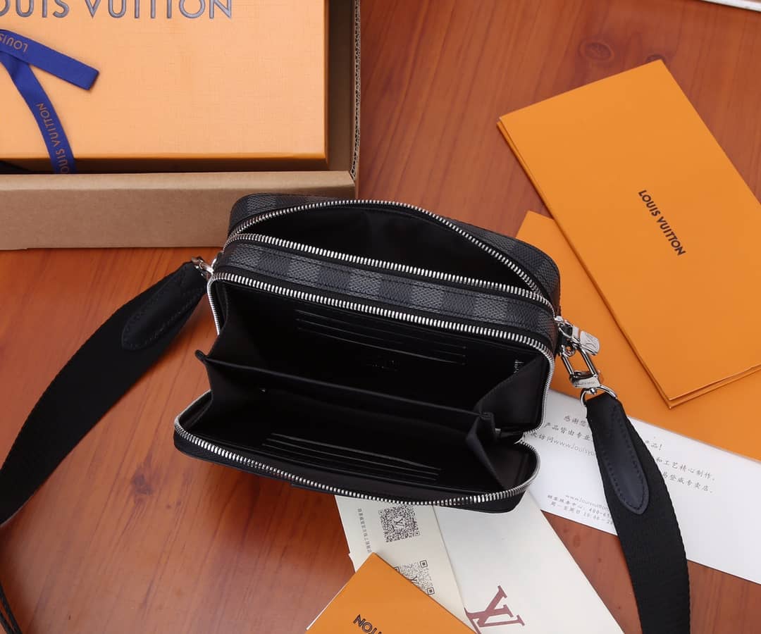 L0vis Vvtt0n Alpha Wearable Wallet Canvas Replica N60418