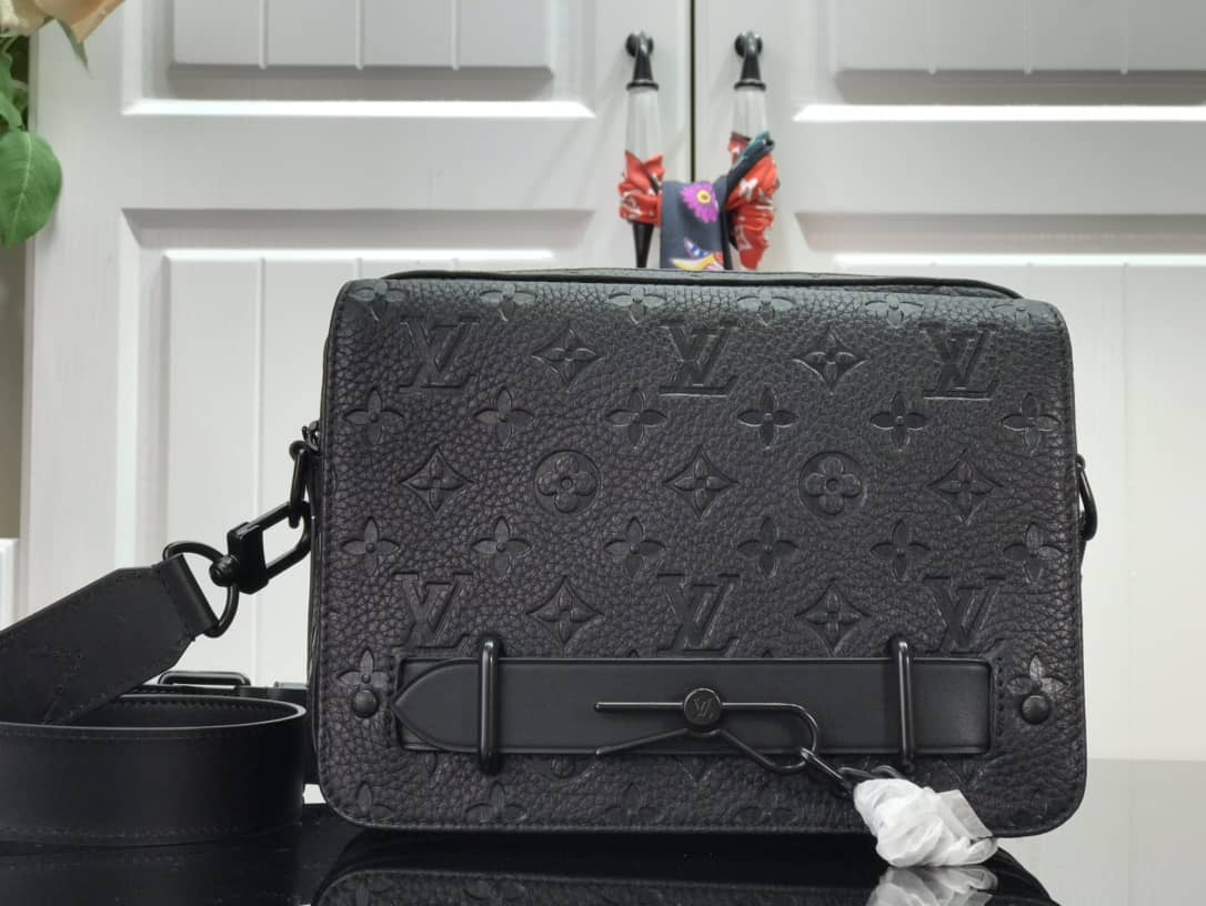 L0vis Vvtt0n Steamer Taurillon Monogram Messenger Bag Replica M57307