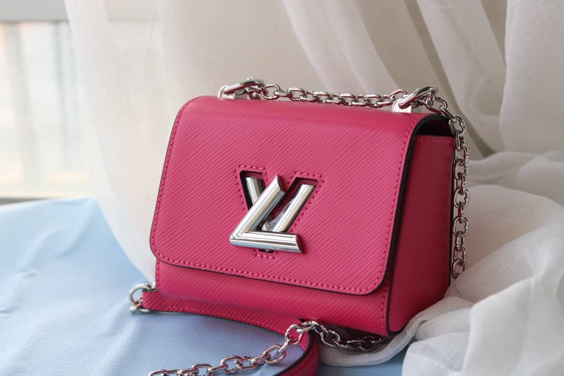 L0vis Vvtt0n Replica Twist MM Epi Leather Bag Red