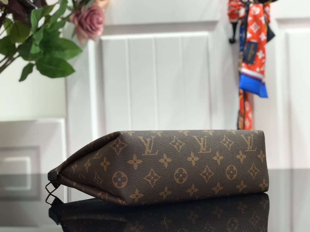 L0vis Vvtt0n Pallas Beauty Case Monogram Canvas Replica Black M64123