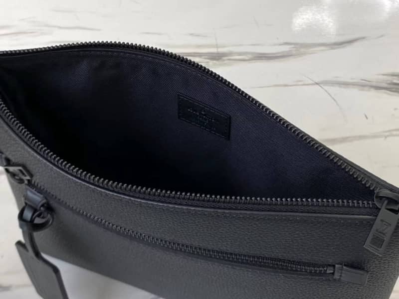L0vis Vvtt0n Aerogram IPad Pouch Grained Calf Leather Replica M69837