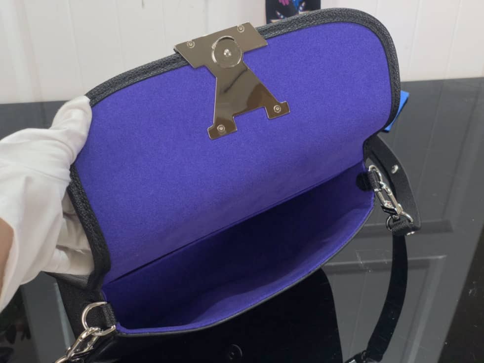 L0vis Vvtt0n Buci Epi Leather M59386 Replica Crossbody Bag