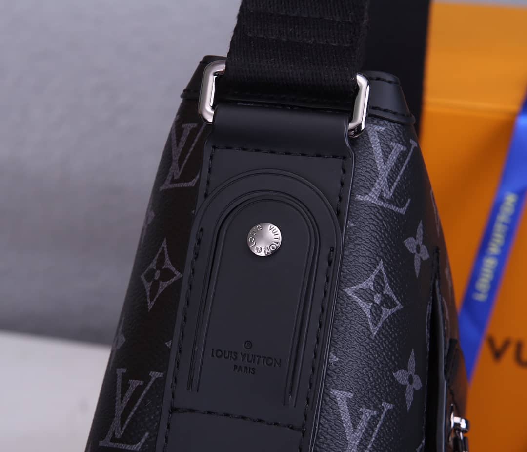 L0vis Vvtt0n Odyssey PM Messenger Bag Replica Black M44223