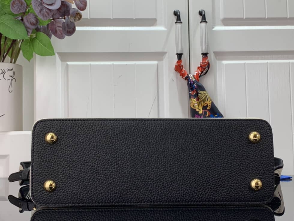 L0vis Vvtt0n Capucines MM Black M59872 Replica Shoulder Bag