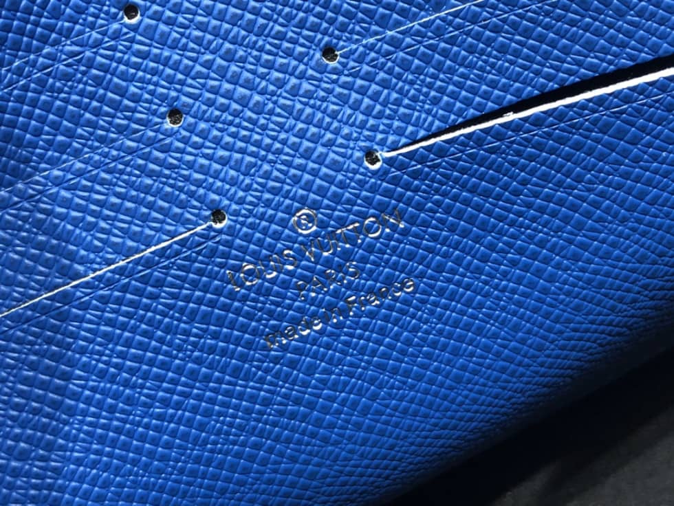 L0vis Vvtt0n Taiga Pochette Voyage Black M59147 Replica