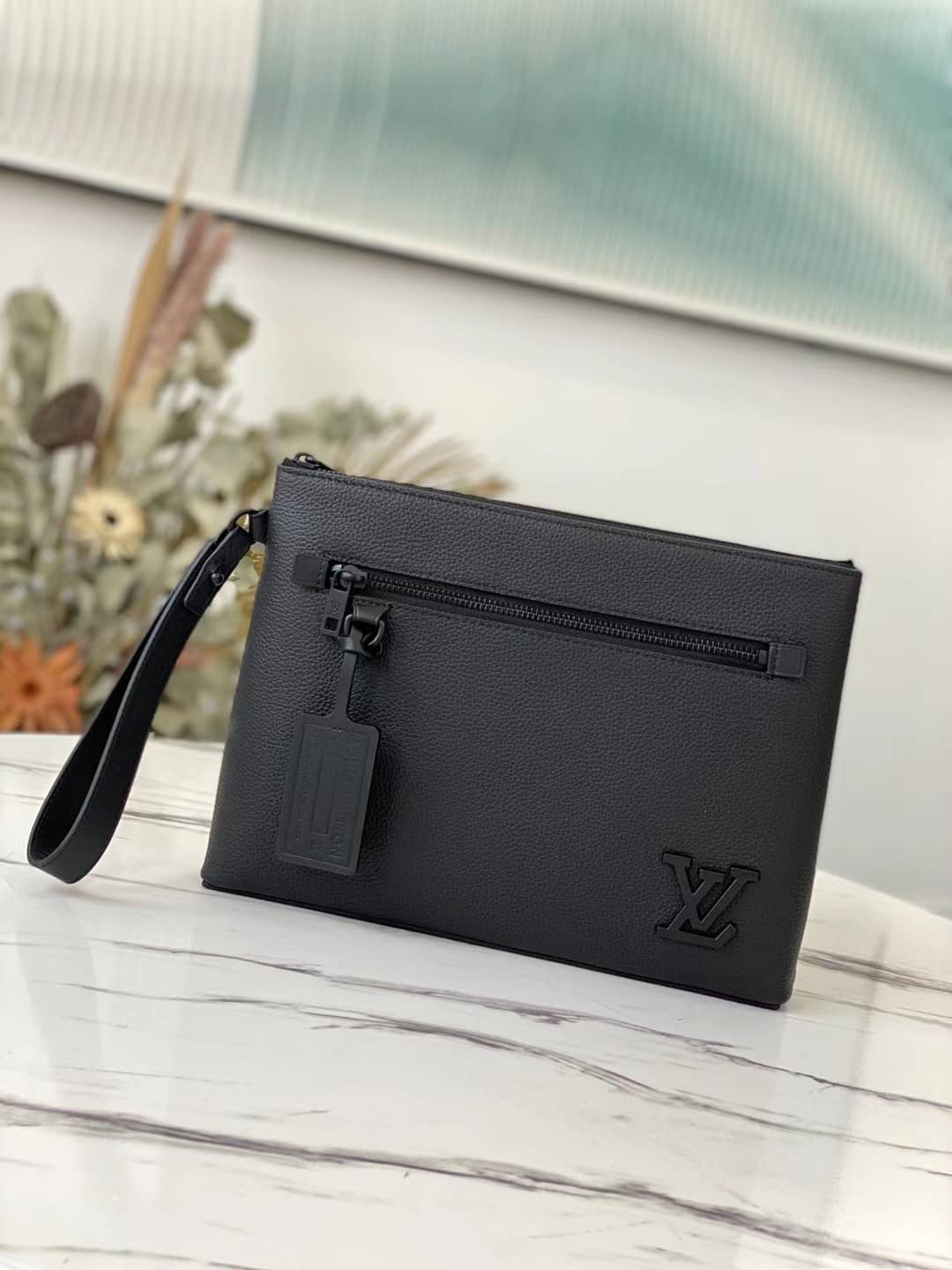 L0vis Vvtt0n Aerogram IPad Pouch Grained Calf Leather Replica M69837
