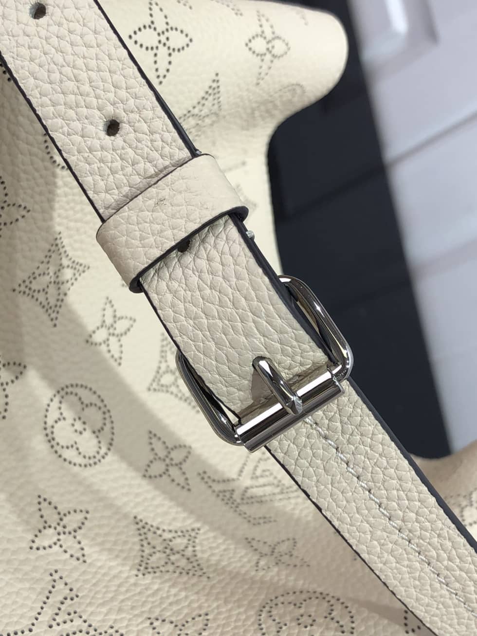 L0vis Vvtt0n Bella Mahina Cream M59203 Replica Tote