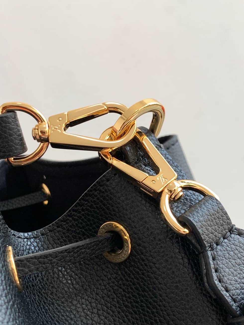 L0vis Vvtt0n Lockme Grained Calf Leather Black M57687 Replica Bucket Bag