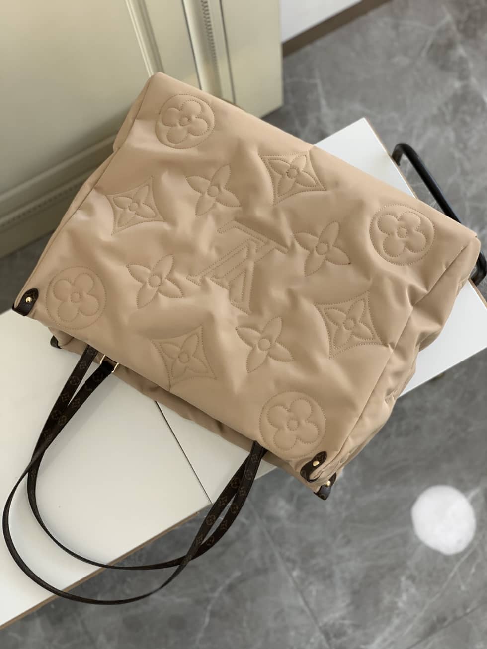 L0vis Vvtt0n Onthego GM Nylon Monogram Pilow Giant Beige M59007 Replica Tote