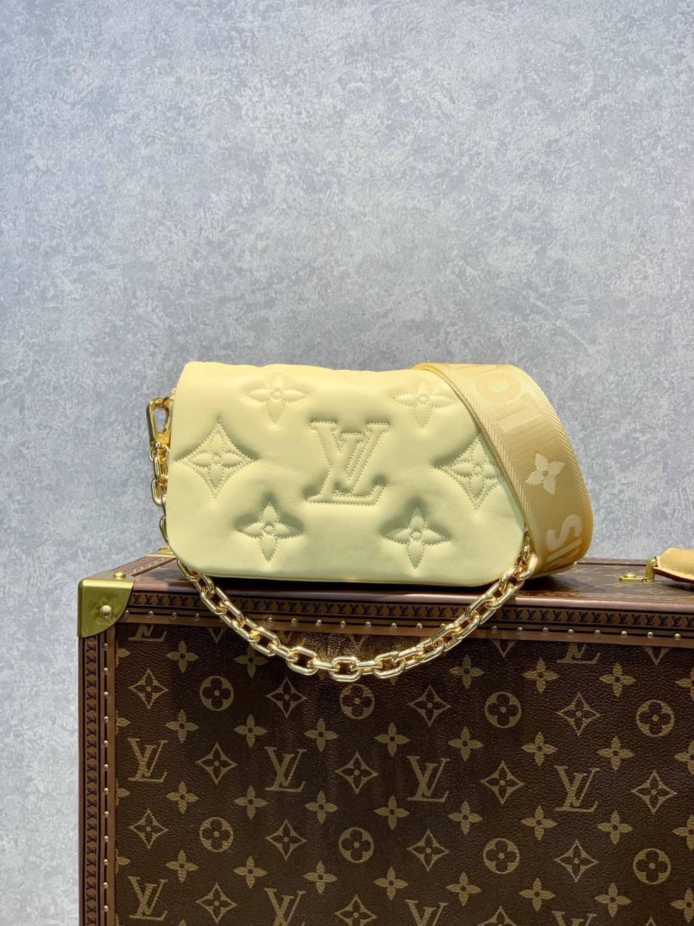 L0vis Vvtt0n Wallet On Strap Bubblegram Leather Yellow M81400 Replica