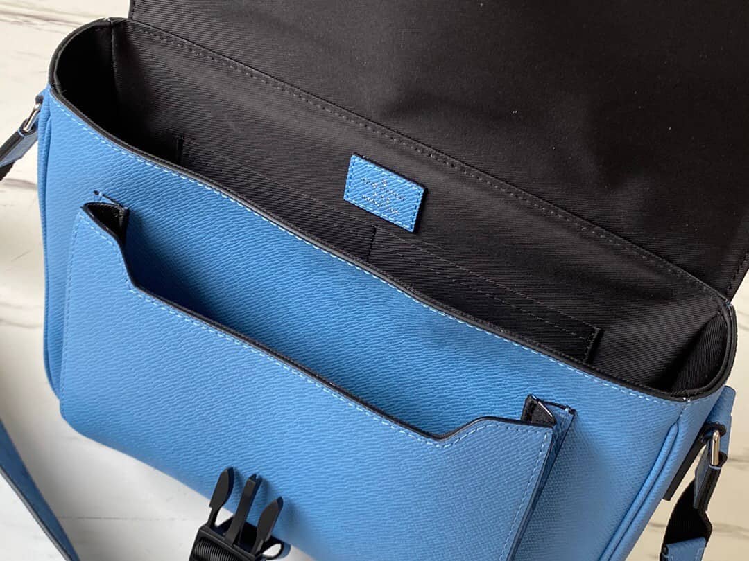 L0vis Vvtt0n Monogram Flap Leather Small Messenger Bag Replica Blue M30745