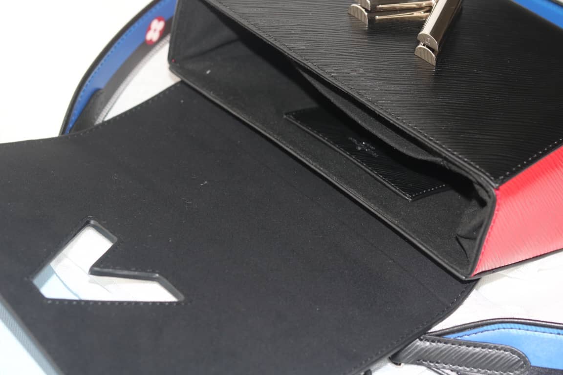 L0vis Vvtt0n Textured Epi Leather Twist Series Bag Black