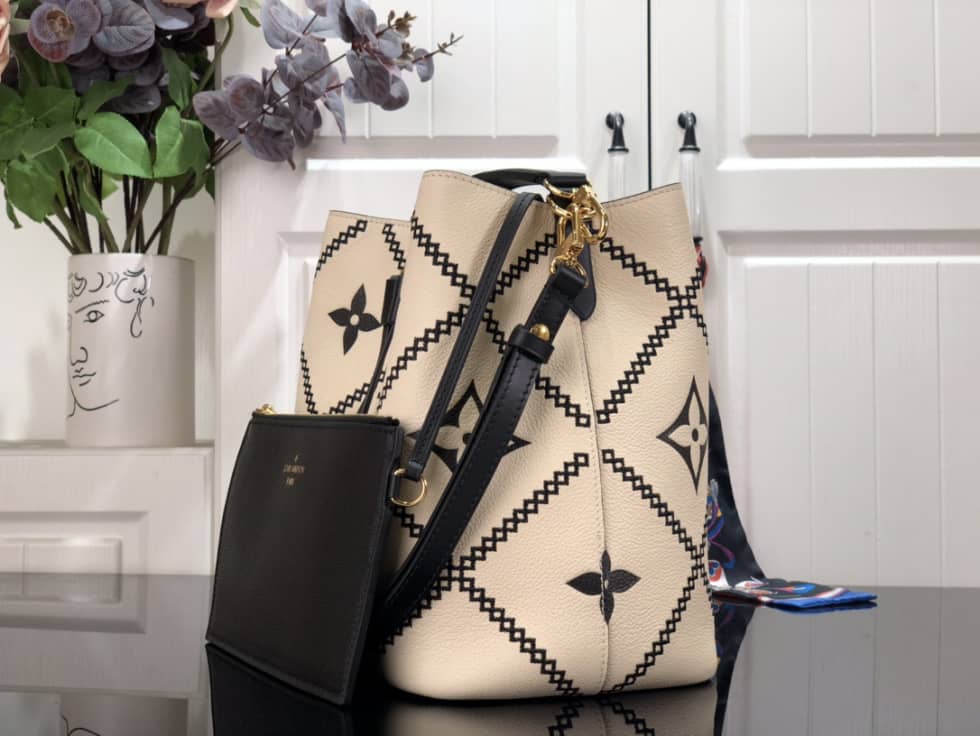 L0vis Vvtt0n NeoNoe MM White M46023 Replica Bucket Bag