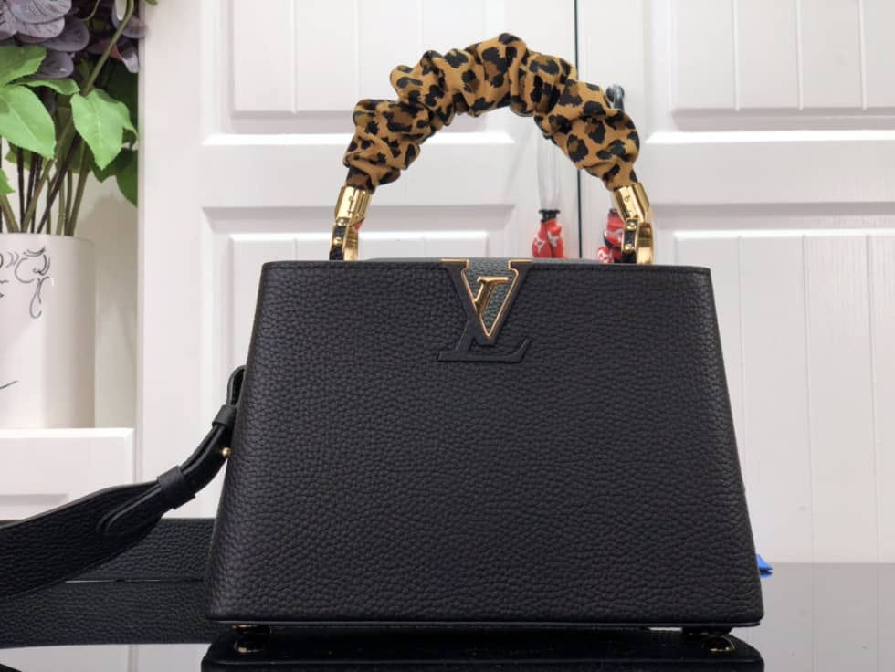 L0vis Vvtt0n Capucines BB Black M58732 Replica Crossbody Bag