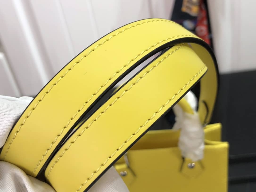 L0vis Vvtt0n Petit Sac Plat Flat Shoulder Bag Replica Yellow M80169