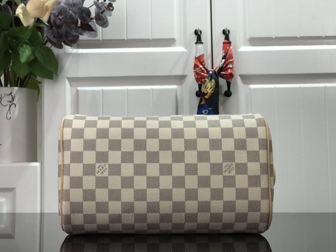 L0vis Vvtt0n King Size Toiletry Bag Replica White M47528