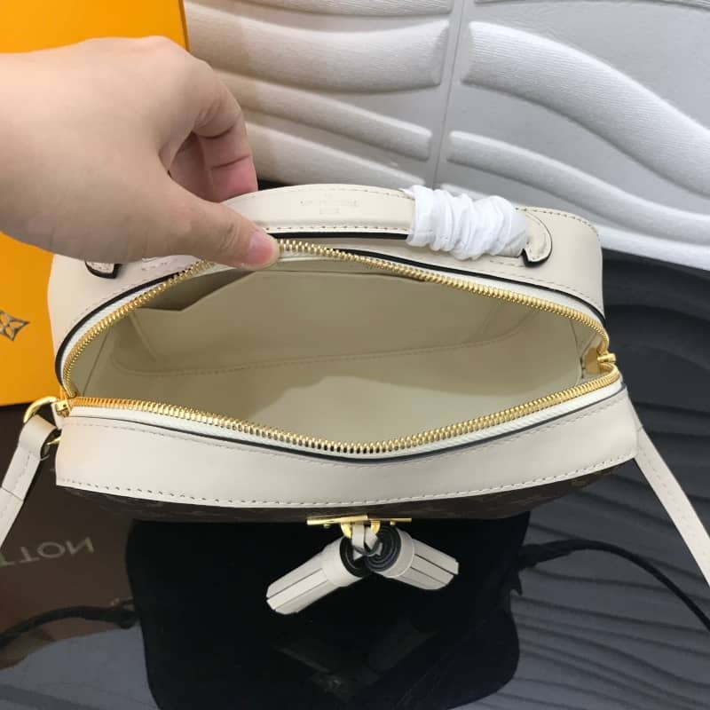 L0vis Vvtt0n Saintonge Monogram Canvas Replica Shoulder Bag White M43557
